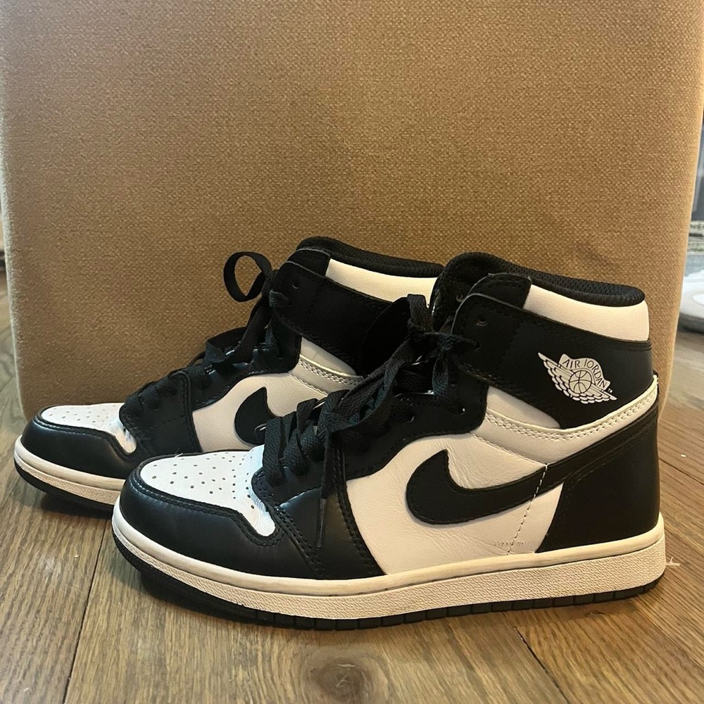 Black and white Nike air Jordan’s. US size 5